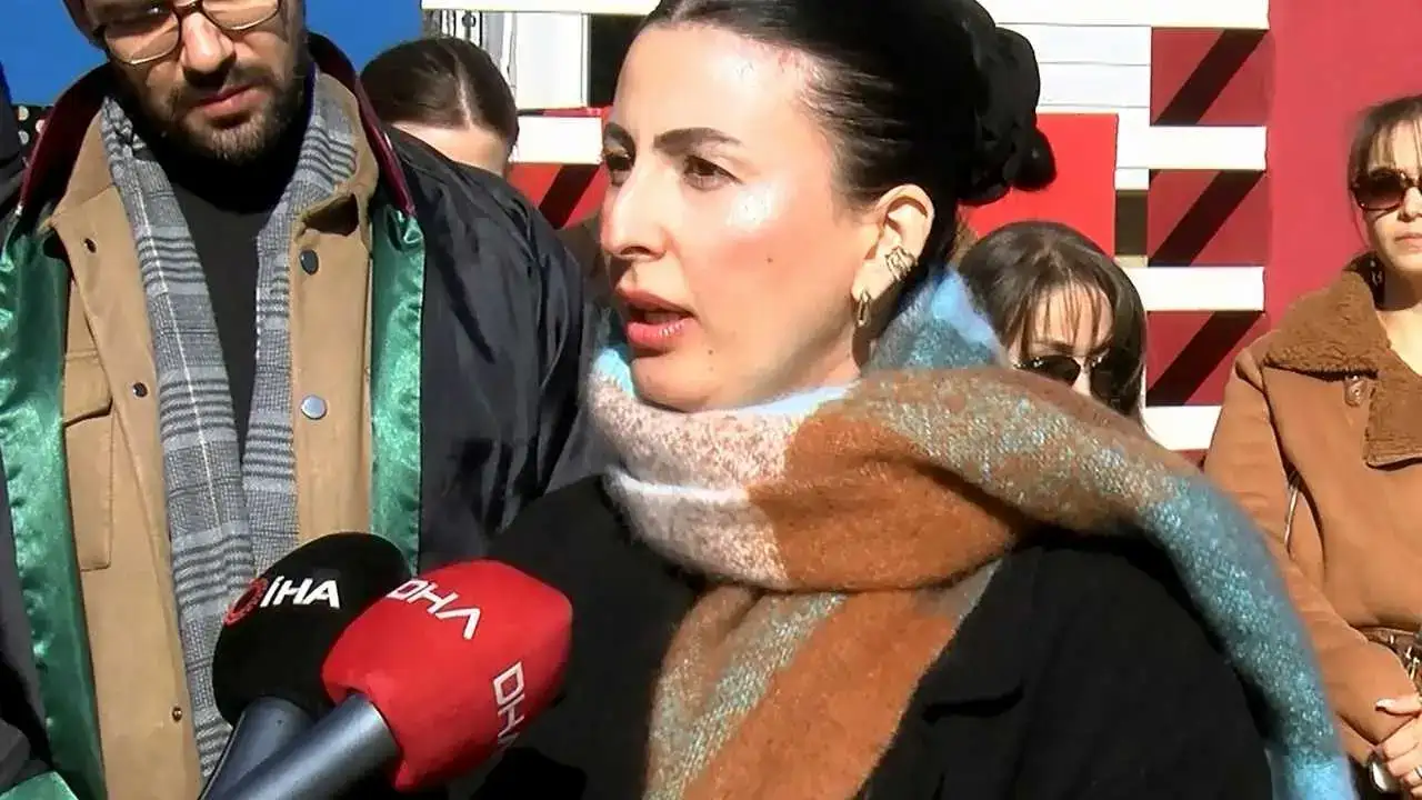 Adana’da Karne Almaya Giden Veliler Okulun Kapandığını Öğrendi 6